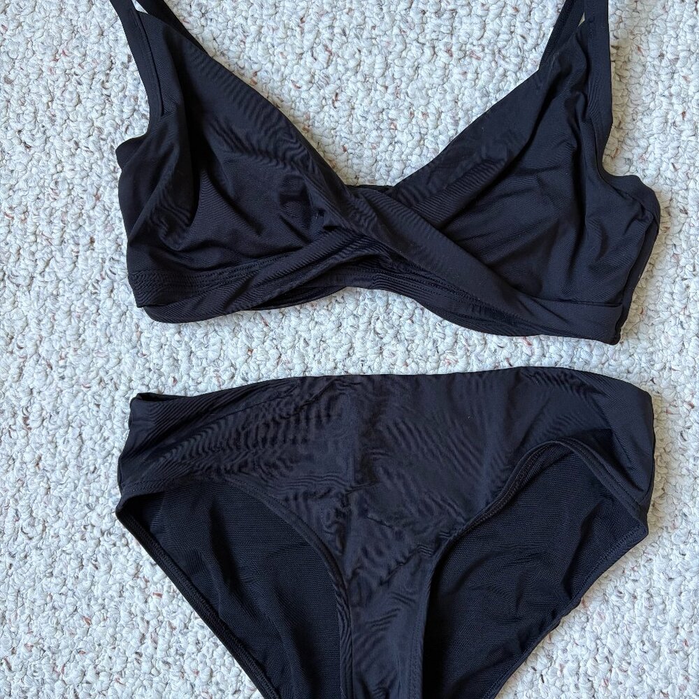 Like New Sea Level Size US6 Black Front Multifit Bra Top and Mid Bikini Swimsuit